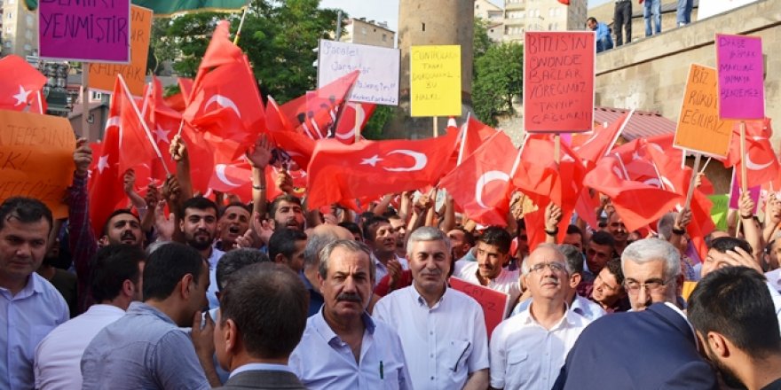 Bitlis’te Demokrasi Mitingi Düzenlendi