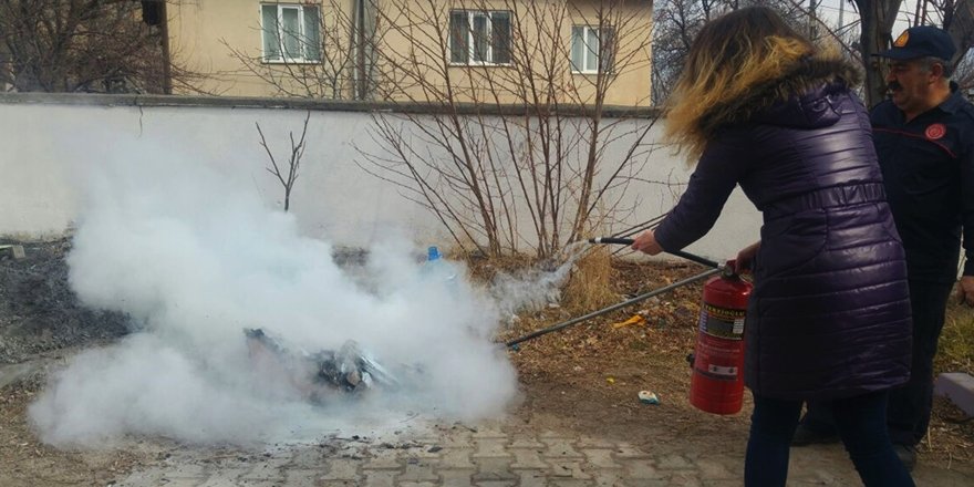 Adilcevaz’da Öğretmenlere Yangın Tatbikatı