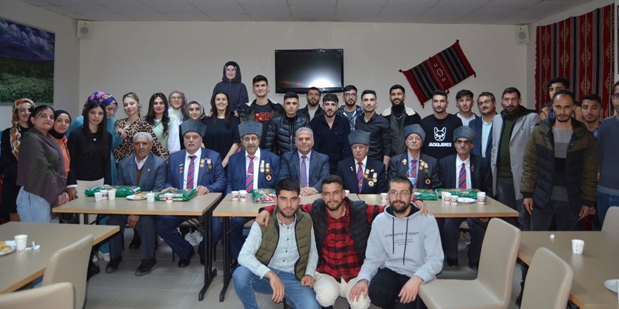 Kıbrıs Gazileri Üniversite Öğrencileriyle Anılarını Paylaştı