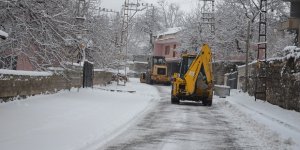 Adilcevaz’da 11 Köy Yolu Ulaşıma Kapandı