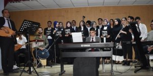 Öğretmen ve Öğrencilerden Türk Halk Müziği Konseri