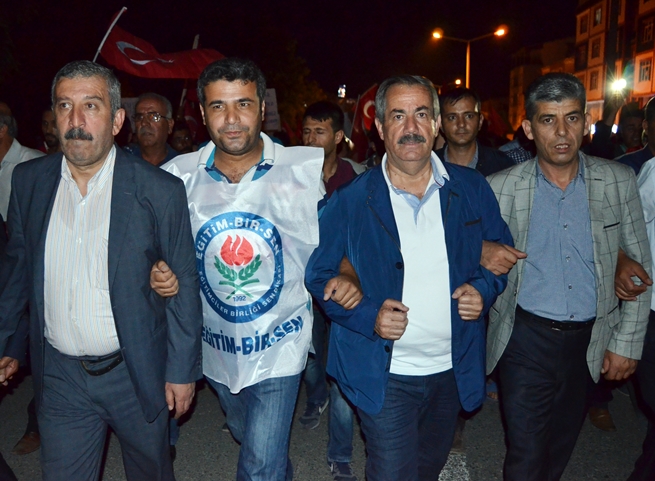 Adilcevaz’da Darbe Girişimi Protesto Edildi 1
