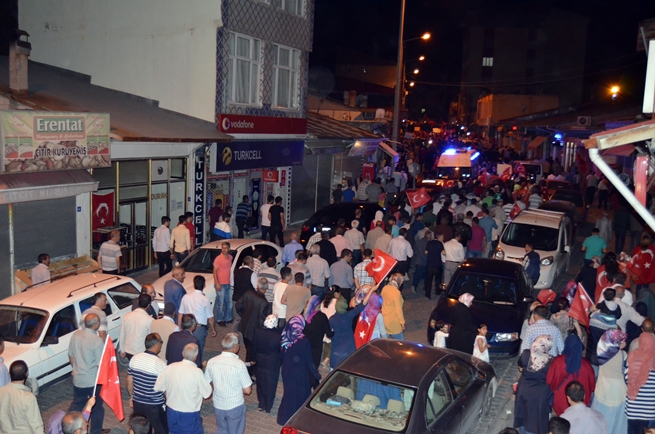 Adilcevaz’da Darbe Girişimi Protesto Edildi 12