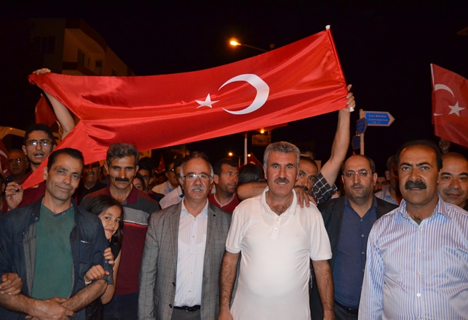 Adilcevaz’da Darbe Girişimi Protesto Edildi 17