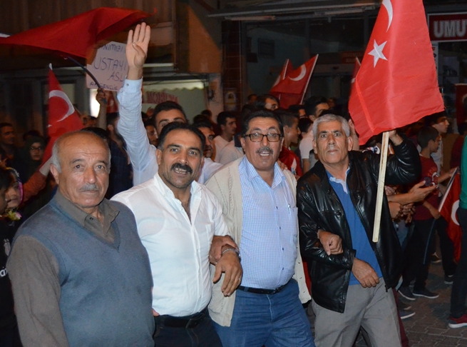 Adilcevaz’da Darbe Girişimi Protesto Edildi 20