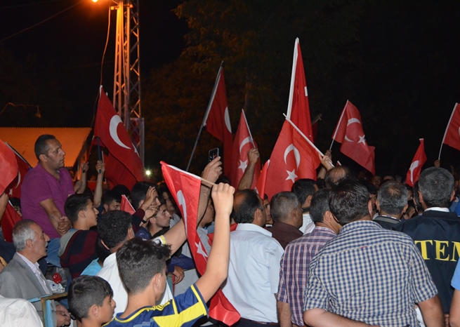 Adilcevaz’da Darbe Girişimi Protesto Edildi 24