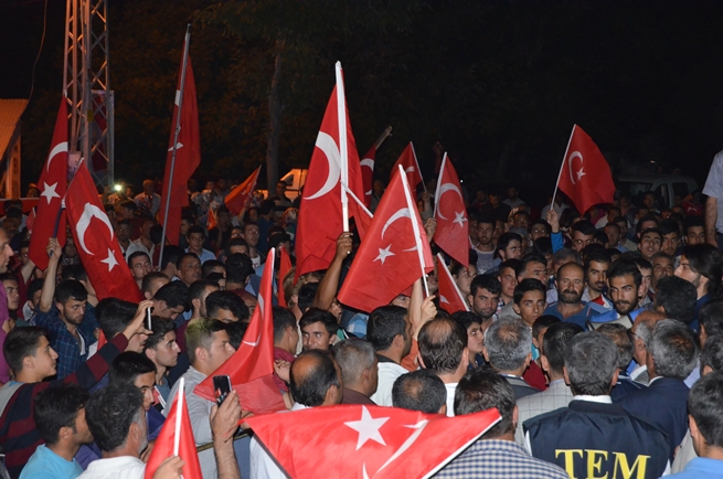 Adilcevaz’da Darbe Girişimi Protesto Edildi 25