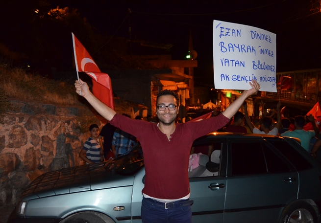 Adilcevaz’da Darbe Girişimi Protesto Edildi 29