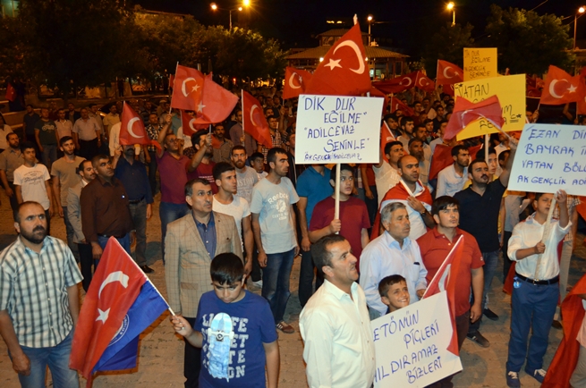 Adilcevaz’da Darbe Girişimi Protesto Edildi 3
