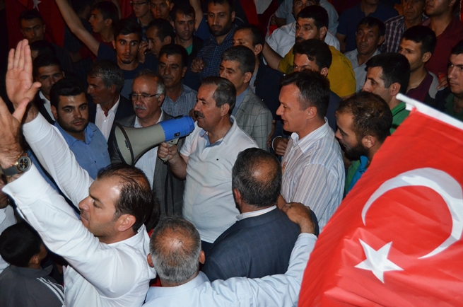 Adilcevaz’da Darbe Girişimi Protesto Edildi 31
