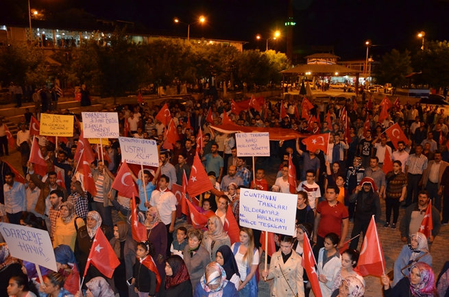 Adilcevaz’da Darbe Girişimi Protesto Edildi 4