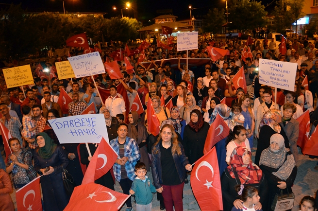 Adilcevaz’da Darbe Girişimi Protesto Edildi 5