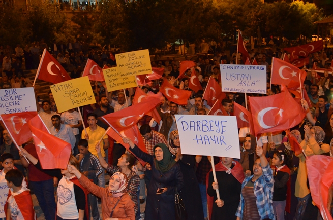 Adilcevaz’da Darbe Girişimi Protesto Edildi 6