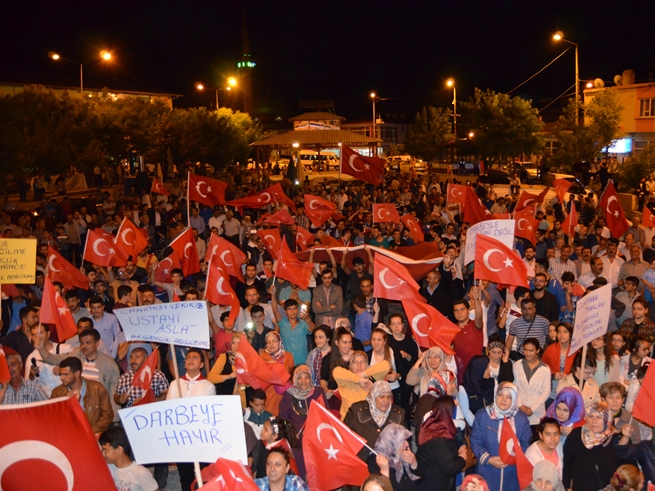 Adilcevaz’da Darbe Girişimi Protesto Edildi 8