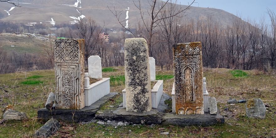 Adilcevaz’da Bulunan Ziyaret Yerleri ve Türbeler