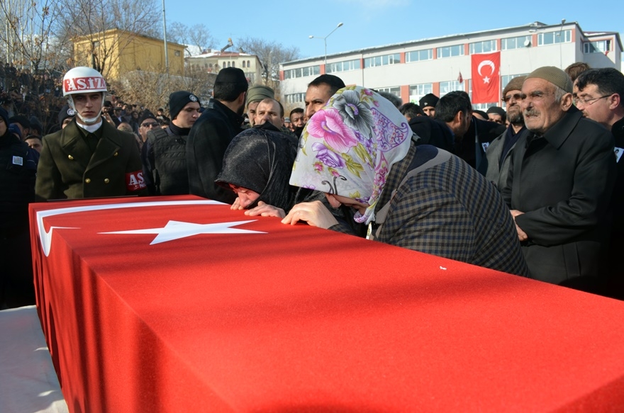 Adilcevaz Şehidini Son Yolculuğuna Uğurladı 10