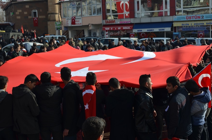 Adilcevaz Şehidini Son Yolculuğuna Uğurladı 12