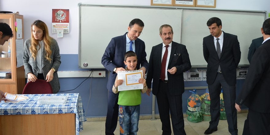 Adilcevaz’da öğrencilerin karne sevinci 10
