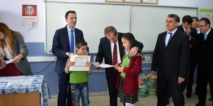 Adilcevaz’da öğrencilerin karne sevinci 12