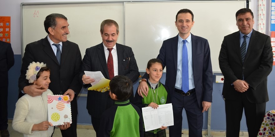 Adilcevaz’da öğrencilerin karne sevinci 14