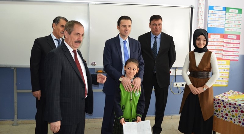 Adilcevaz’da öğrencilerin karne sevinci 15