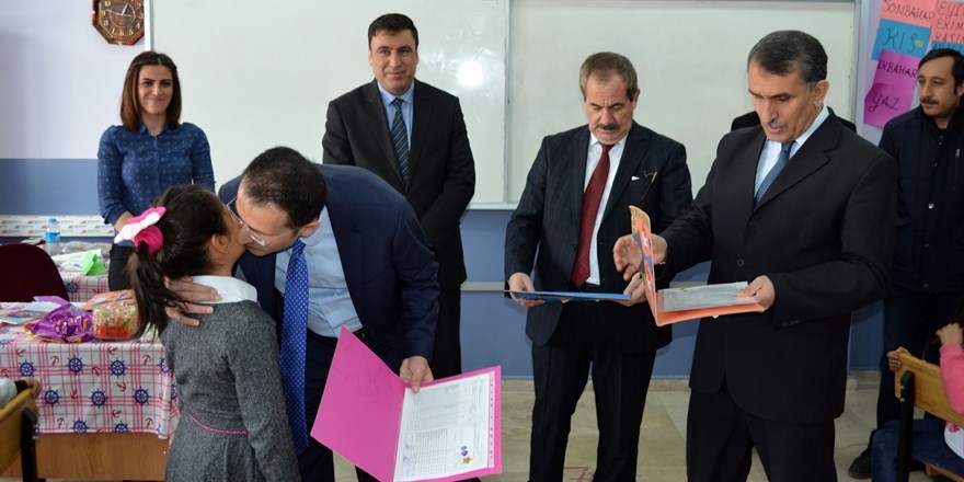 Adilcevaz’da öğrencilerin karne sevinci 17
