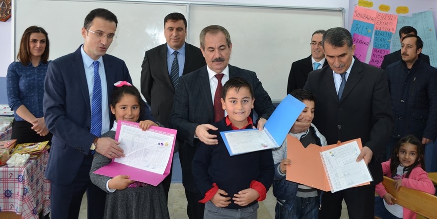 Adilcevaz’da öğrencilerin karne sevinci 18