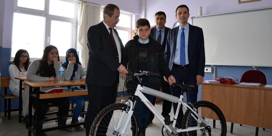 Adilcevaz’da öğrencilerin karne sevinci 19