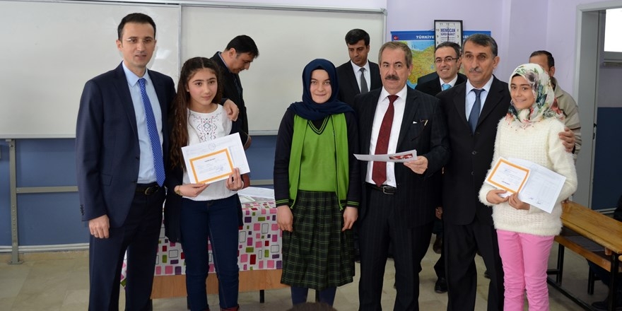Adilcevaz’da öğrencilerin karne sevinci 21