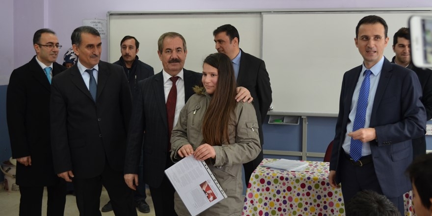 Adilcevaz’da öğrencilerin karne sevinci 23