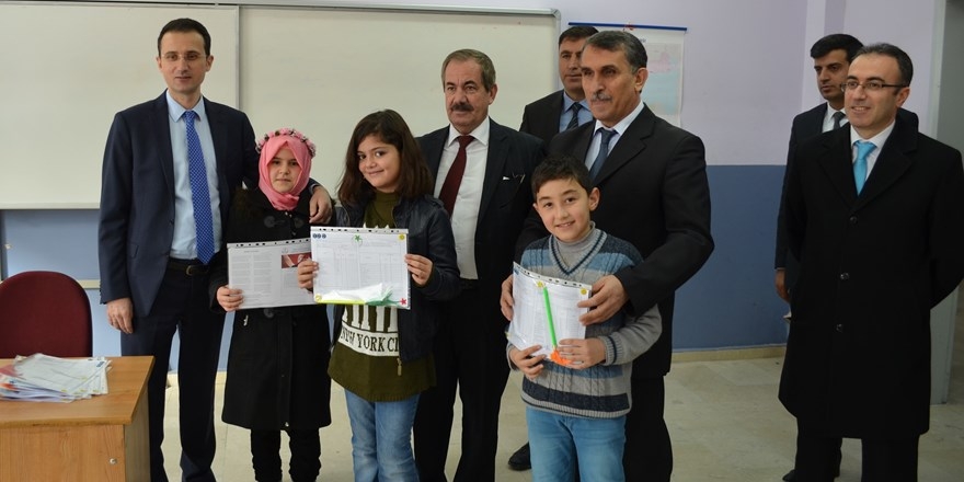 Adilcevaz’da öğrencilerin karne sevinci 25