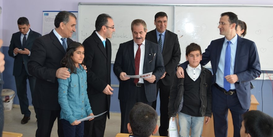 Adilcevaz’da öğrencilerin karne sevinci 26