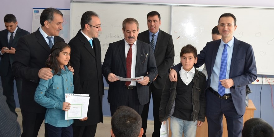 Adilcevaz’da öğrencilerin karne sevinci 28