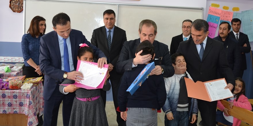 Adilcevaz’da öğrencilerin karne sevinci 30
