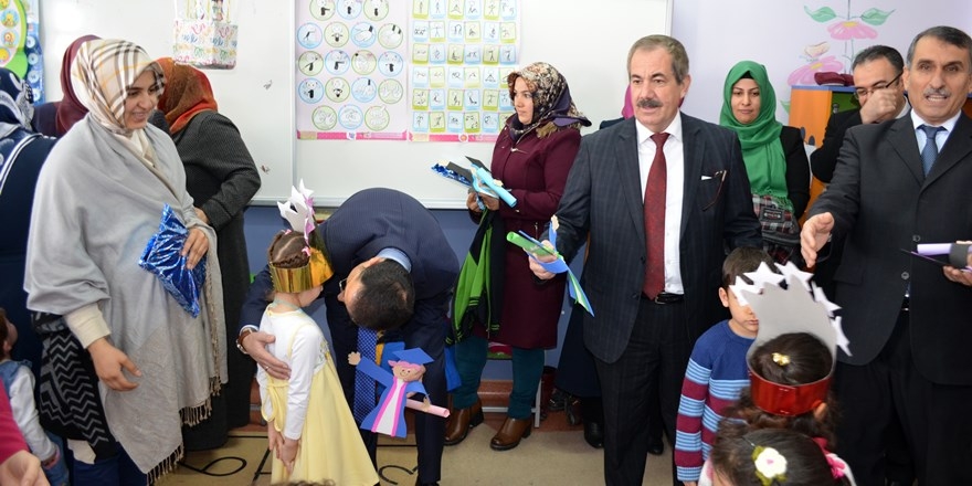 Adilcevaz’da öğrencilerin karne sevinci 31