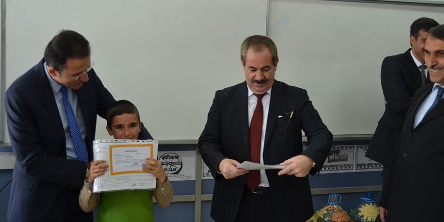 Adilcevaz’da öğrencilerin karne sevinci 4