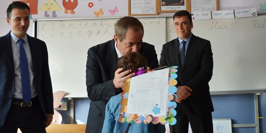 Adilcevaz’da öğrencilerin karne sevinci 9