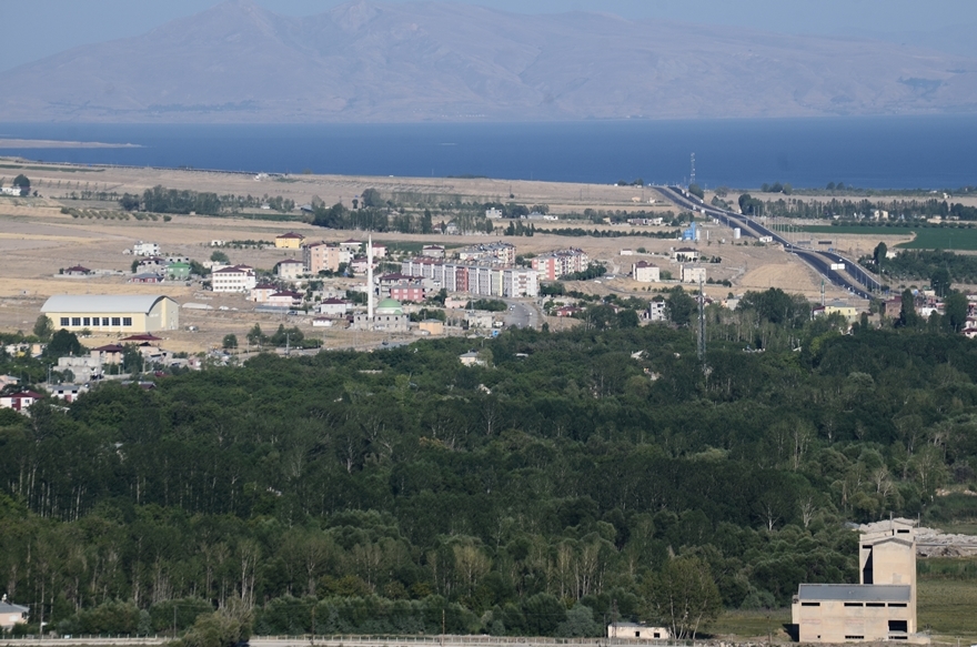 Adilcevaz Kalesinden Güzel Manzaralar 7