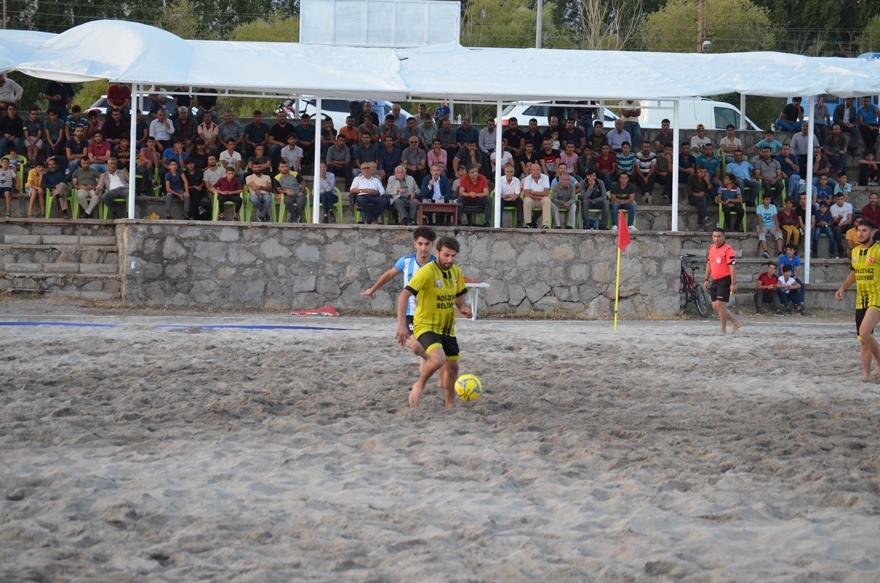 Plaj Futbolu Şampiyonu Adilcevaz Belediye Spor Oldu 12