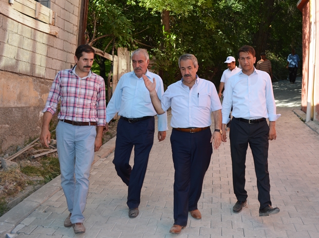 Belediyeden Yol Yapımı ve Parke Döşeme Seferberliği