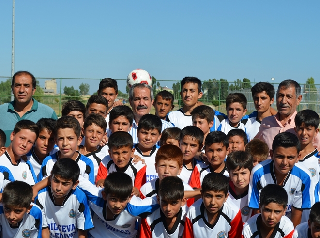 Adilcevaz’da Çocuklara Yaz Dönemi Futbol Eğitimi
