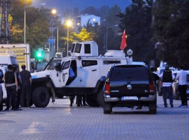 Tatvanda Bomba Yüklü Araç Yakalandı