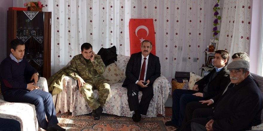 El Bab Şehidinin Evine Türk Bayrakları Asıldı