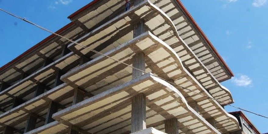 İntihara Kalkışan İşsiz Genci Kaymakam İkna Etti
