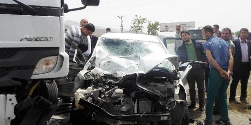 Tatvan'da Trafik Kazası; 1 Ölü, 2 Yaralı