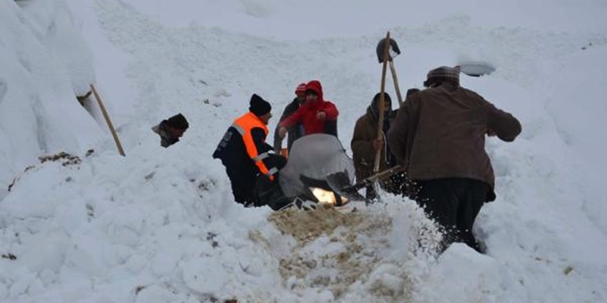 Çığ Altında Kalan Avcıyı Arkadaşları Kurtardı