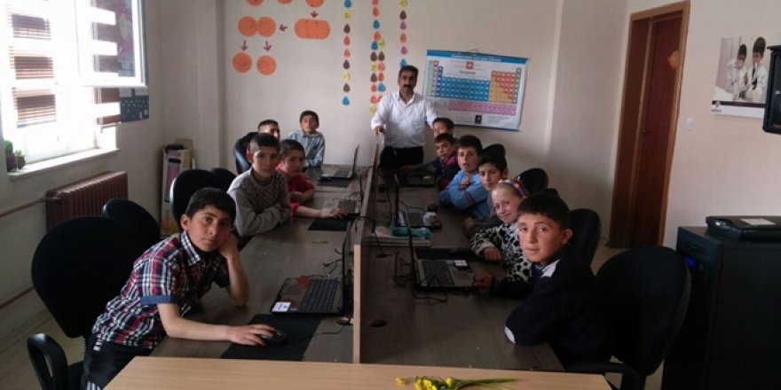 Hayırsever İşadamlarından Köy Okuluna Yardım