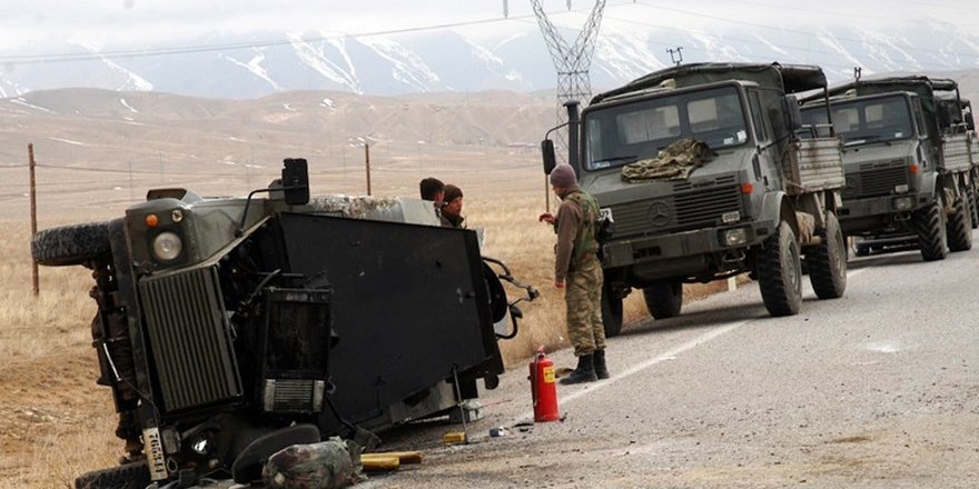 Bitlis'te Askeri Zırhlı Araç Kaza Yaptı