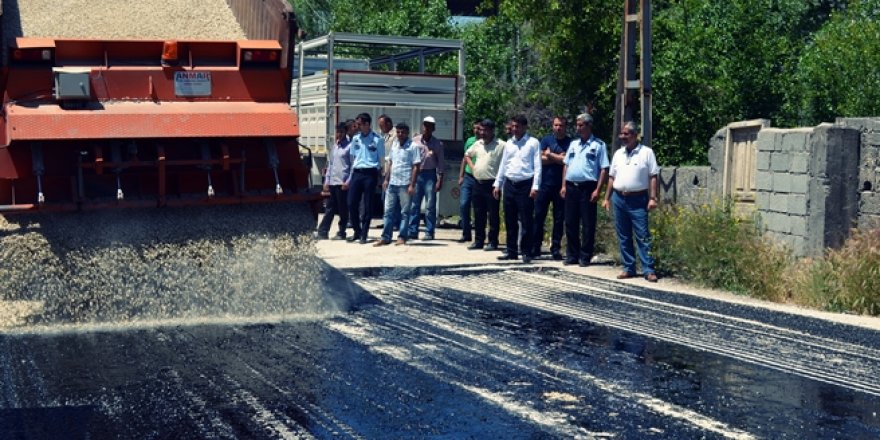 Adilcevaz’da Yol Yapım Çalışmaları Devam Ediyor