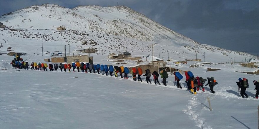 Çığ Tehlikesi Dağcıların Zirve Yapmasını Engelledi